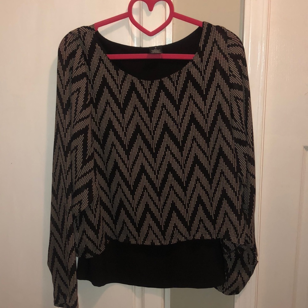 🛍️ Black and Tan Chevron Blouse